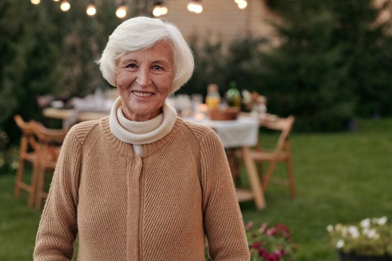 Mme Colette, 78 ans, restée dans sa maison à Arradon grâce à un prêt viager hypothécaire avec Avel Finances