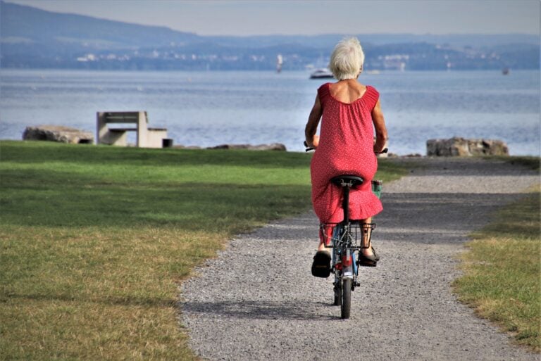 Mme Nicole, 80 ans, ayant acheté un bien en bord de mer via un prêt relais avec Avel Finances